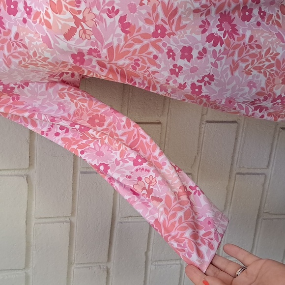 Croft & Barrow Floral Lightweight Wrinkle Resistant Blouse. Size Small NWT - Picture 4 of 9